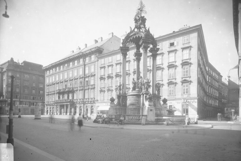 Hoher Markt, historische Aufnahme, Vermählungsbrunnen, Palais Sina, 2. Weltkrieg, Wien