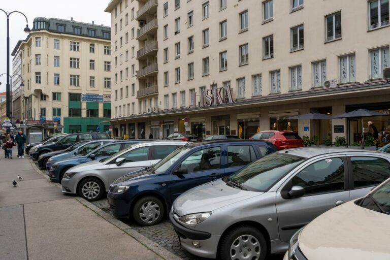 Autos am Hohen Markt