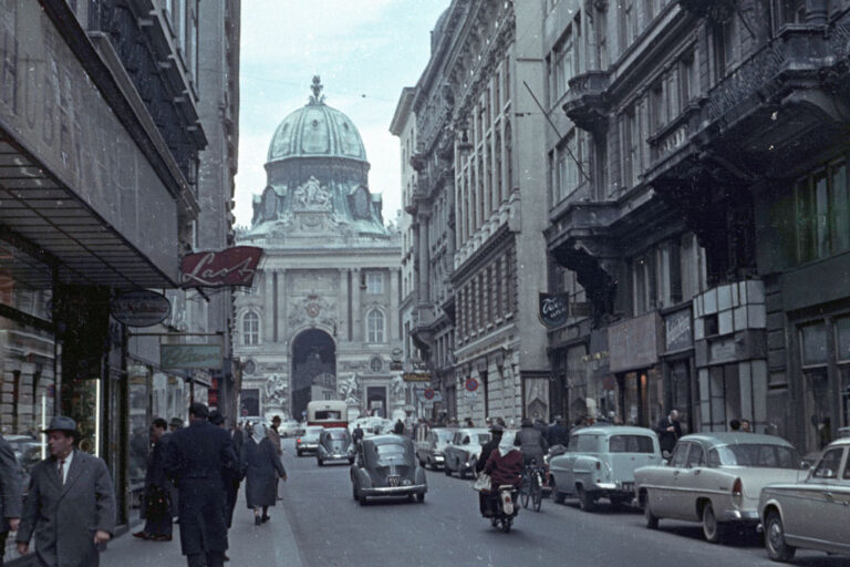 Kohlmarkt, Hofburg, Autos, Fußgänger