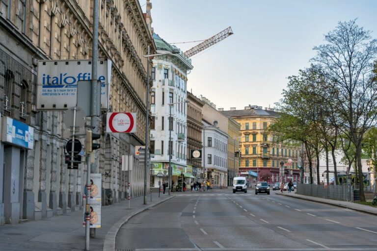 Straße, Gründerzeithäuser, Wien