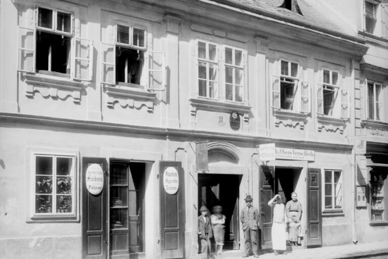 historische Aufnahme eines Hauses in der Zollergasse