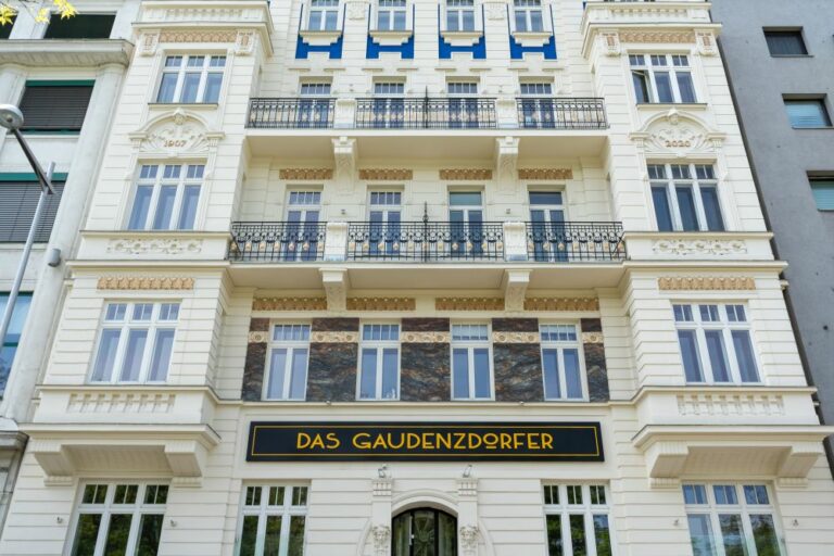 rekonstruierte Fassade, Gaudenzdorf, Meidling, Wien