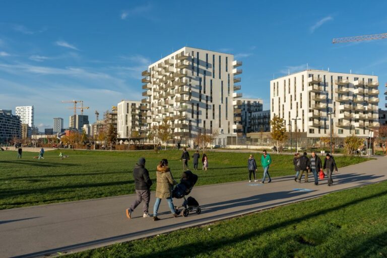 Park, Favoriten, Wien, Fußgänger