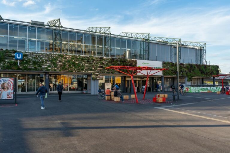 U-Bahn-Station Spittelau", Fassadenbegrünung