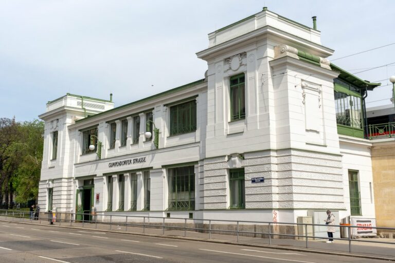 U-Bahn-Station in Wien, Mariahilfer Gürtel, Jugendstil, Otto Wagner