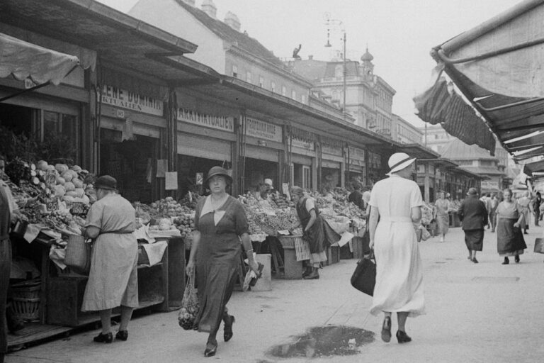 Frauen am Naschmarkt in den 1930ern