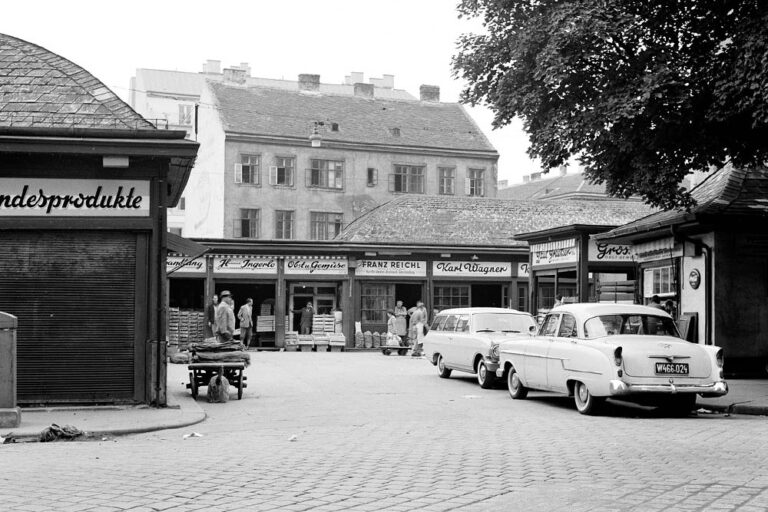 Marktstände an der Linken Wienzeile, Aufnahme aus den 1960ern