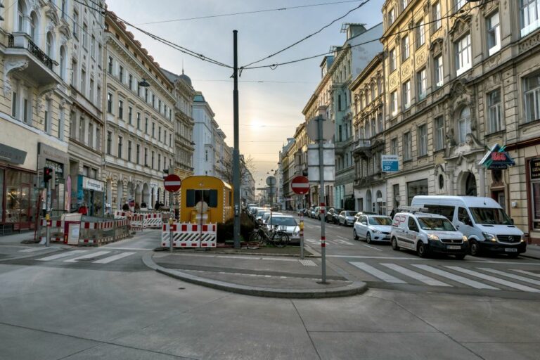 Burggasse, Baustelle, Autos