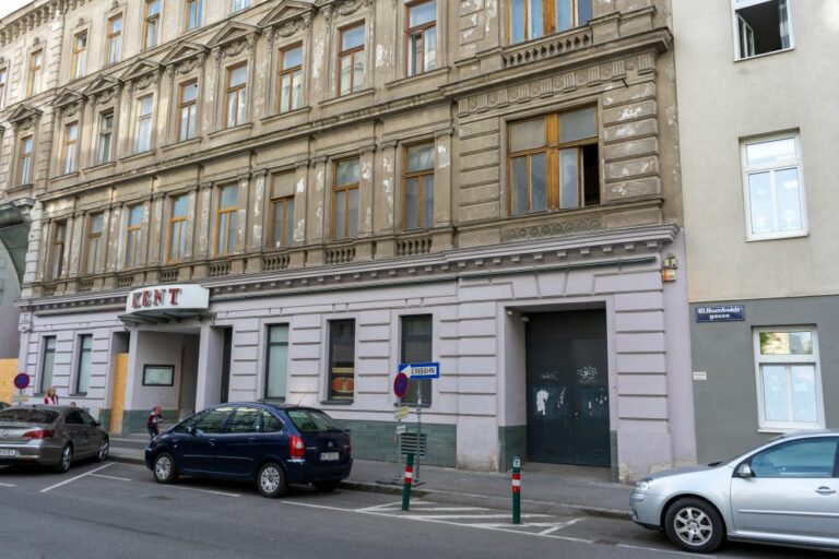 Erdgeschoßfassade eines Gründerzeithauses in Wien-Favoriten