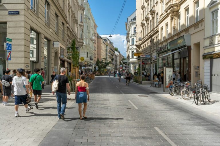 Verkehrsberuhigung, Begegnungszone, shared space, Neubaugasse, 1070 Wien