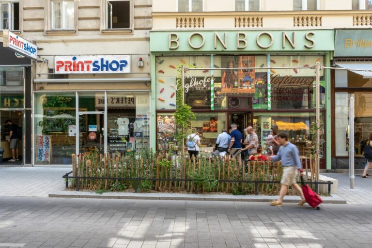 Verkehrsberuhigung, Begegnungszone, 7. Bezirk, Wien, Geschäfte, Fußgänger, Begrünung