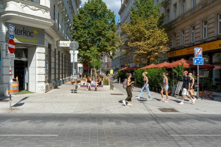 Begegnungszone und Wohnstraße in der Neubaugasse/Lindengasse, 1070 Wien