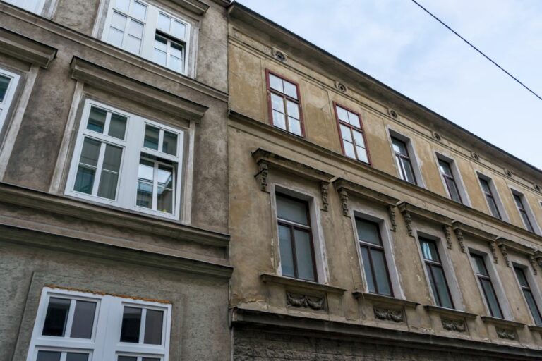 Gründerzeithäuser im 15. Bezirk, Kranzgasse 24 und 26, Fassadendekor