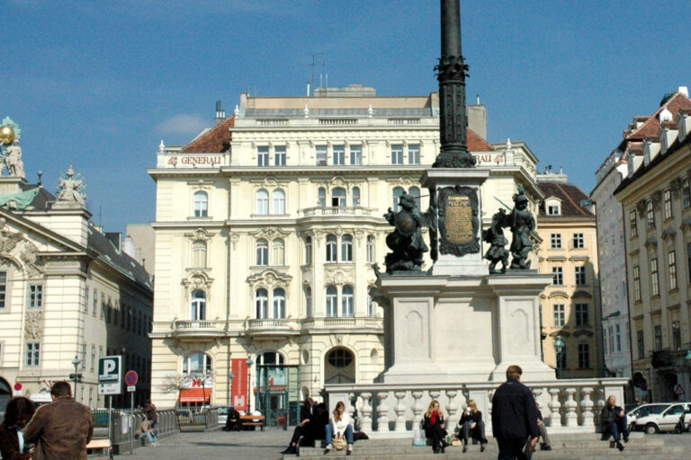 Am Hof 11 vor dem Dachgeschoßausbau