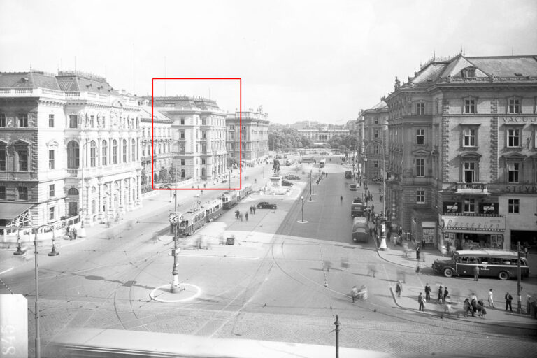 Platz in Wien in den 1940ern, hervorgehoben ist die Direktion der Staatsbahnen