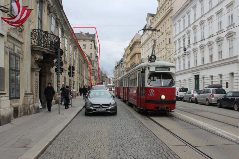 Laudongasse, Straßenbahn der Linie 5, Volkskundemuseum