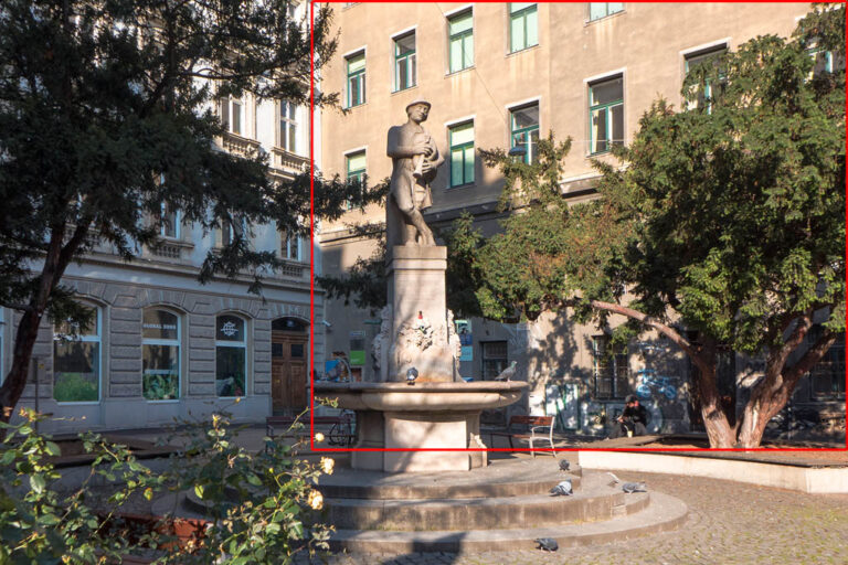 Augustinplatz in Wien-Neubau, Brunnen, Statue, Haus vor der Sanierung