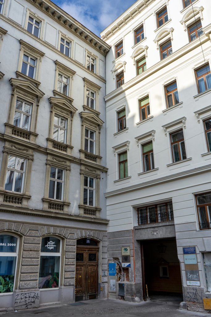 Augustinplatz, historische Gebäude