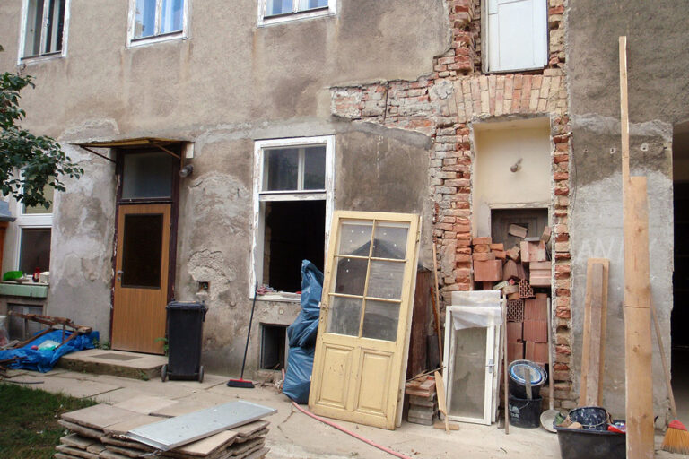 Bauarbeiten am Haus Karl-Löwe-Gasse 26, Hof