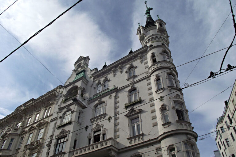 Historismus-Gebäude in der Lerchenfelderstraße, Strozzigasse