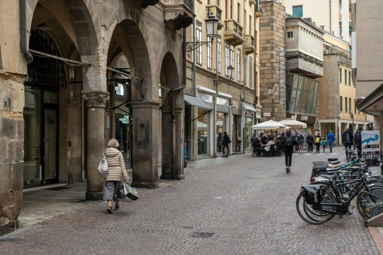 Straße mit alten Gebäuden in Padua