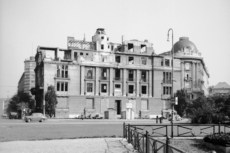 Palais Pollack-Parnau als Ruine nach dem Zweiten Weltkrieg
