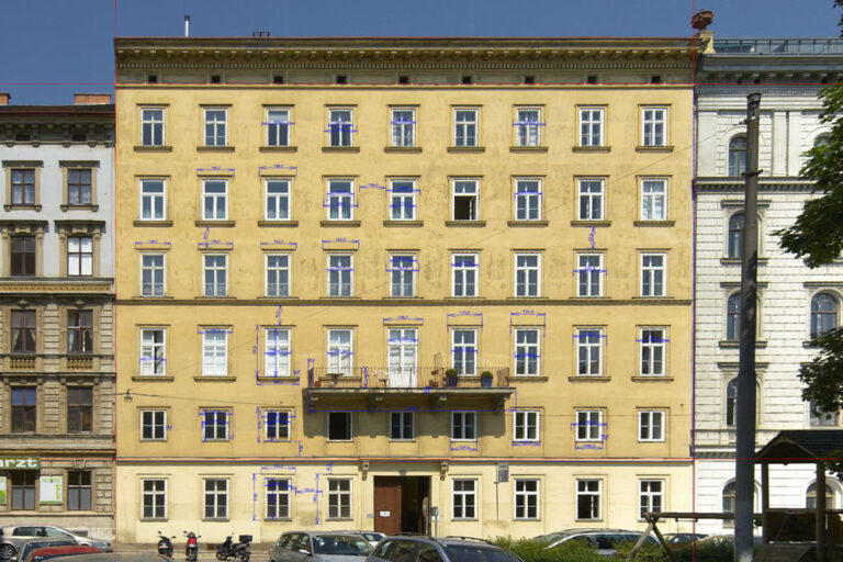 Gebäude in der Türkenstraße vor dem Umbau der Fassade, entstuckter Altbau