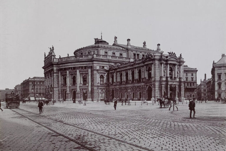 alte Aufnahme eines Theaters in Wien, Schienen, Ringstraße