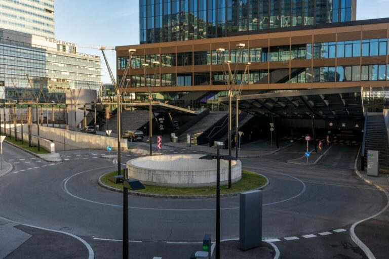 Kreisverkehr, Donau City, Hochhaus, moderne Architektur