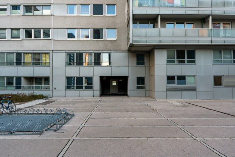 Wohnhaus in Wien-Donaustadt, Radständer, Beton, Erdgeschoß, 1220 Wien