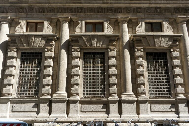 Fenster des Palazzo Marino in Mailand, Italien, Renaissance