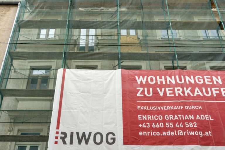 Gründerzeithaus Friedmanngasse 29, Baustelle, Plakat, Riwog