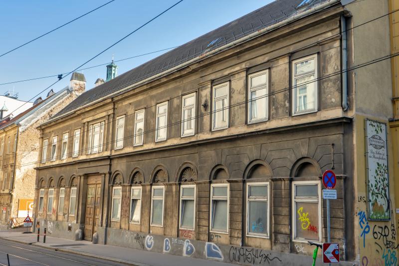 Mehr über den Artikel erfahren Kaiserstraße 31: „Abbruchskandal“ um Biedermeierhaus
