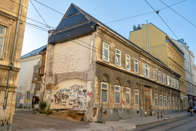 Biedermeierhaus in der Kaiserstraße in Wien-Neubau