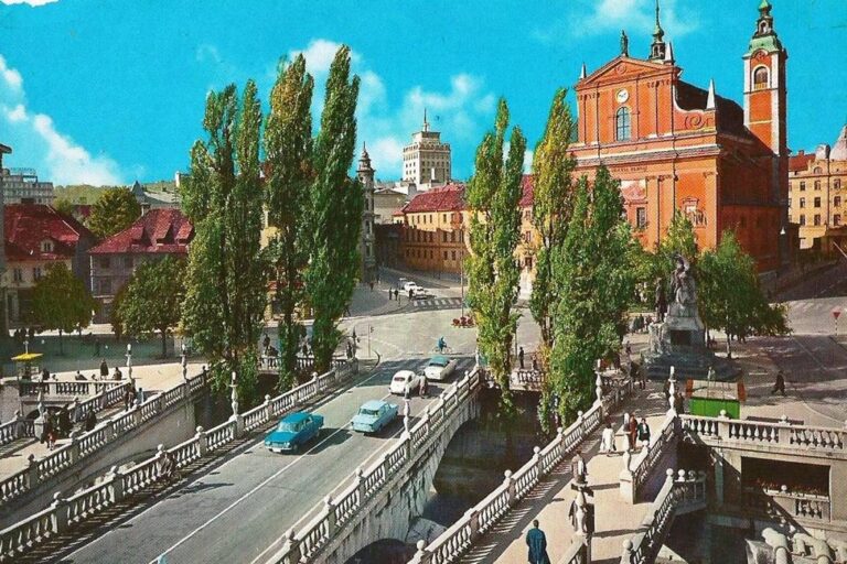 Prešernov trg in Ljubljana, Autoverkehr, Brücke, Kirche, Foto aus den 1960ern