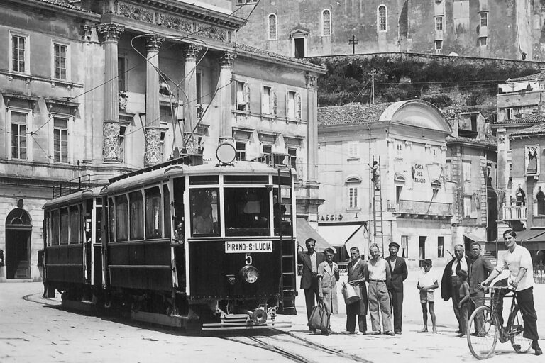 Straßenbahn am Tartini-Platz, historische Aufnahme