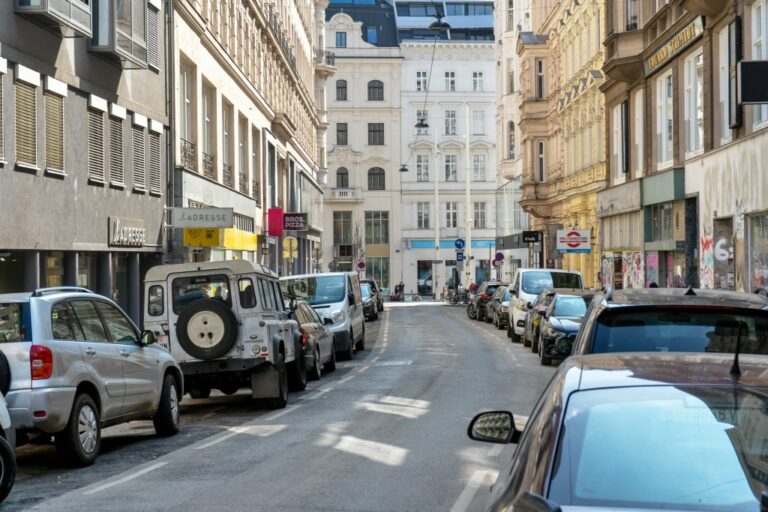 Zollergasse vor der Umgestaltung, Parkplätze, Asphalt