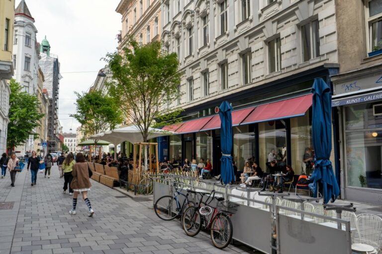 Lokale in der Zollergasse, Café Europa