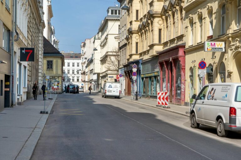 Zollergasse zwischen Lindengasse und Siebensterngasse in 1070 Wien