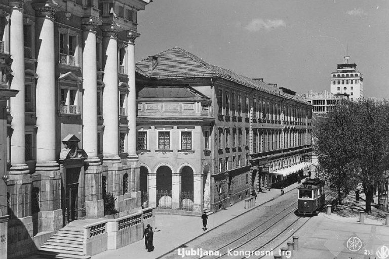 Kongresni trg in Ljubljana, historische Aufnahme, Straßenbahn