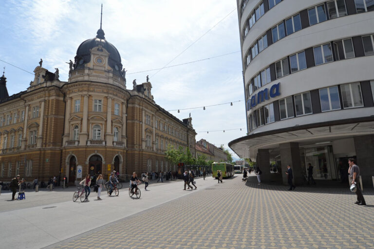 verkehrsberuhigte Straße, Postgebäude