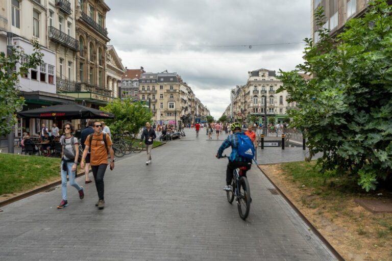 Fußgänger und Radfahrer in Brüssel