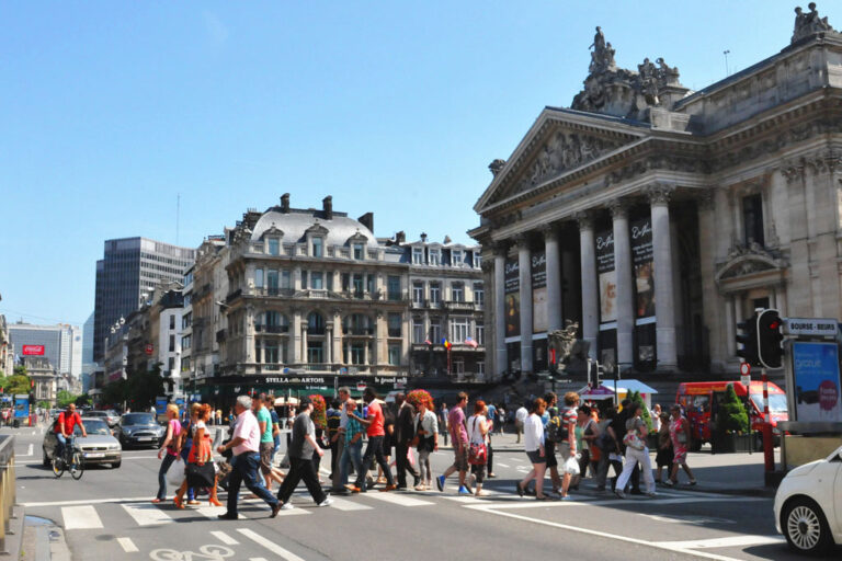 Zebrastreifen und Kreuzung in Brüssel