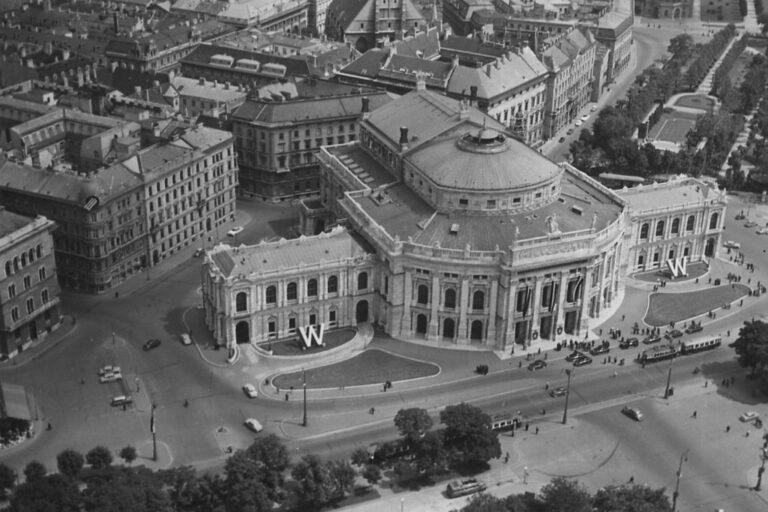 Luftaufnahme des Wiener Burgtheaters