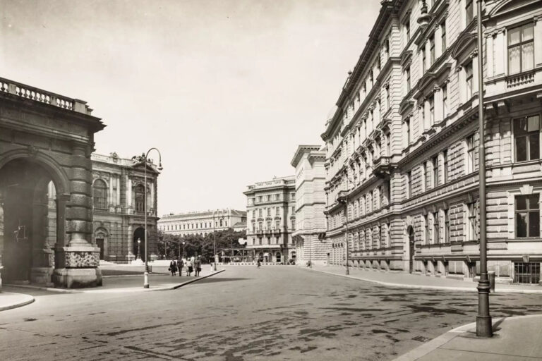 Löwelstraße hinter dem Burgtheater während des Zweiten Weltkriegs