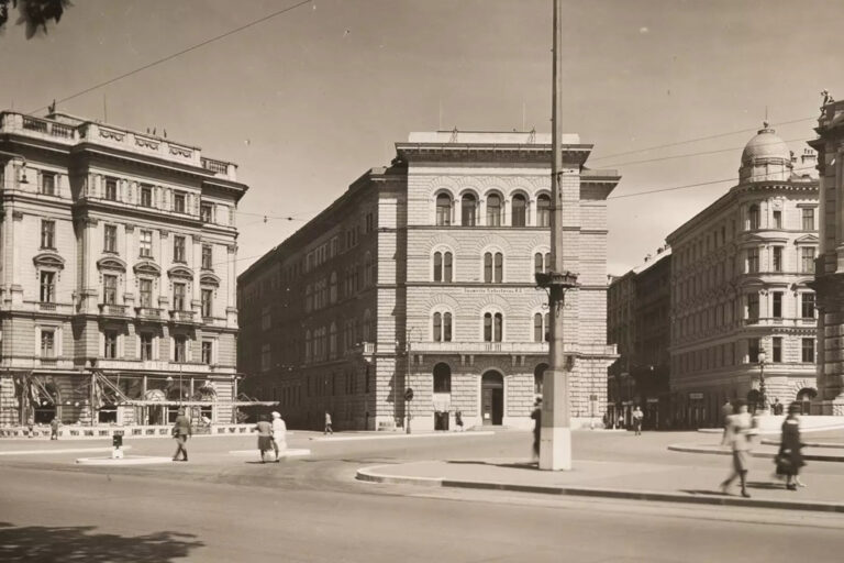 historische Gebäude an der Ringstraße in Wien, altes Foto