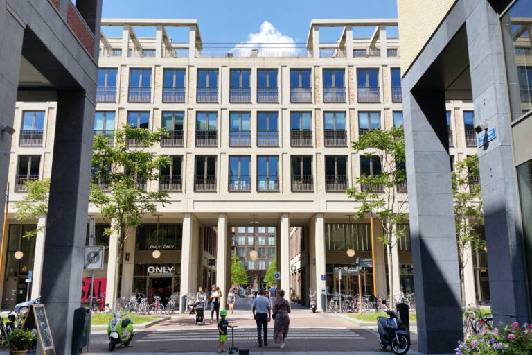 Wohnhaus und Einkaufsstraße in Utrecht, Leidsche Rijn Centrum