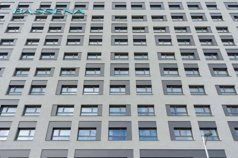 Mehr über den Artikel erfahren Triste Architektur für Touristen: Hotel Bassena in Kagran