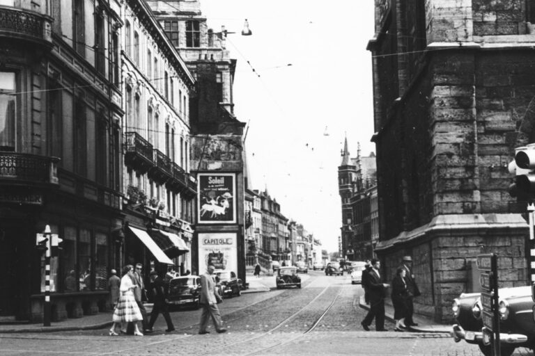 Blick auf das fast vollständig verdeckte Rathaus von Gent