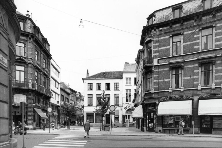 Zebrastreifen zu einer verkehrsberuhigten Straße in Gent